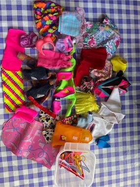 Vintage Barbie Clothes And Accessorries 1990’s Mattel